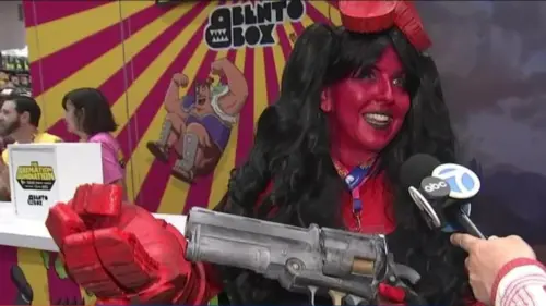 Người hâm mộ Comic-Con xếp hàng mua đồ sưu tầm độc quyền và khoe trang phục “khủng” tại San Diego