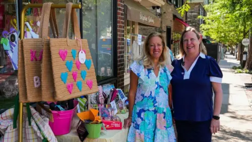 Các doanh nghiệp nhỏ tại Chestnut Hill được chú ý trong sự kiện ‘Royal Rummage’