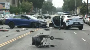 Phụ nữ bị thương nặng trong vụ tai nạn xe hơi liên quan đến xe Waymo ở Nam California