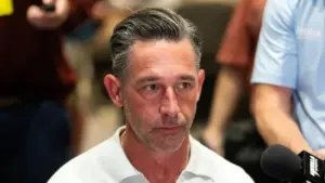 Huấn luyện viên 49ers Kyle Shanahan nhận lỗi vụ tai nạn gây chấn động não
