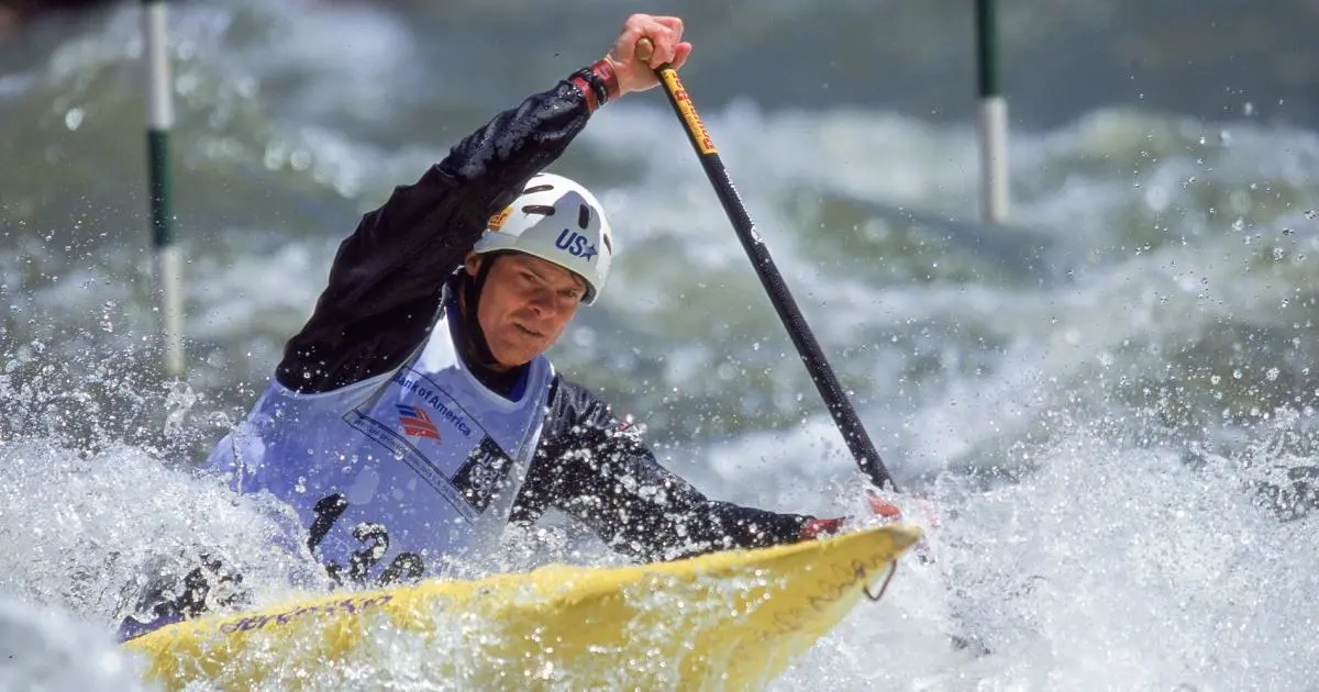 Vận động viên Olympic bị buộc tội phá hoại hồ Phản Chiếu ở Washington
