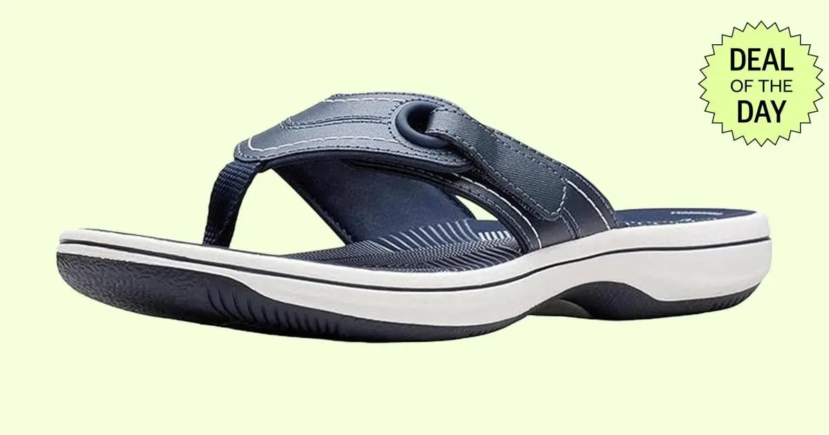 Dép Clarks Nữ Giảm Giá Sâu, Thoải Mái Như Giày Thể Thao, Giá Dưới 30 Đô La