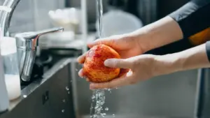 Số ca Cyclosporiasis gia tăng tại Hoa Kỳ, các sản phẩm giúp làm sạch rau quả