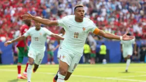 Pháp tiến vào bán kết World Cup sau khi thắng Morocco 2-0