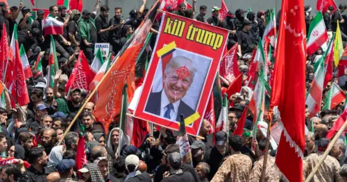 Tổng Thống Donald Trump chỉ đạo Hoa Kỳ tấn công Iran sau vụ phong tỏa Eo biển Hormuz