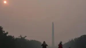 Tổng Thống Trump Phản Ứng Với Khói Từ Rừng Cháy Canada Và Đe Dọa Thuế Quan