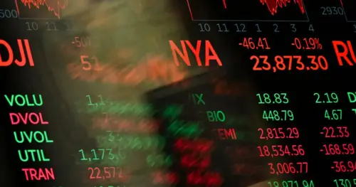 Chỉ số Nasdaq 100 trượt dốc vào vùng điều chỉnh khi cổ phiếu chip và bộ nhớ toàn cầu bán tháo