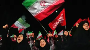 Tổng Thống Donald Trump dọa tấn công Iran sau các vụ tấn công nhằm vào lực lượng Hoa Kỳ