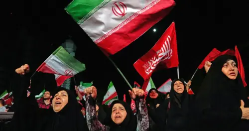 Tổng Thống Donald Trump dọa tấn công Iran sau các vụ tấn công nhằm vào lực lượng Hoa Kỳ