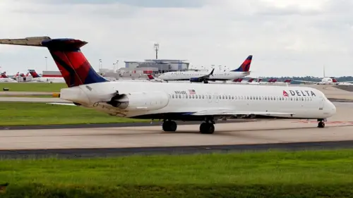 Máy bay Delta suýt va chạm tại Sân bay Atlanta