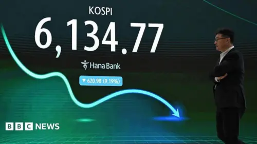 Cổ phiếu ngành chip trượt dốc tại HOA KỲ và Châu Á khi nỗi lo ngại về Trí tuệ Nhân tạo (AI) gây chấn động giới đầu tư