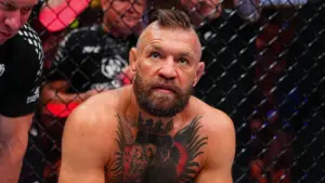 Joe Rogan chỉ trích cú đá ‘điên rồ’ của Conor McGregor dẫn đến chấn thương