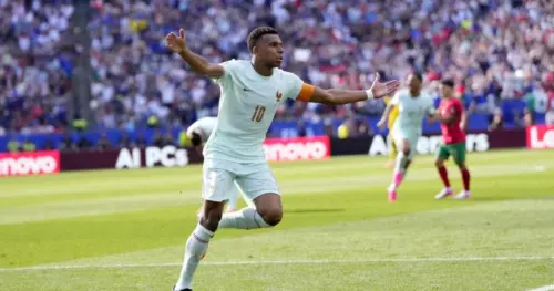Mbappé và Dembélé ghi bàn đẹp mắt, Pháp thắng Maroc