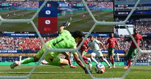 Thủ môn Bounou nói lời chia tay World Cup với những pha cứu thua ấn tượng trước Pháp