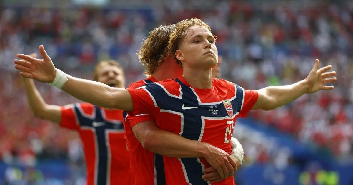 Noruega dẫn trước Anh nhờ siêu phẩm của Schjelderup tại tứ kết World Cup