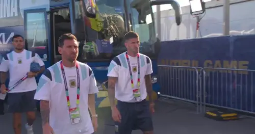 Bài hát “Ai không nhảy là người Anh”: Cổ động viên Argentina ăn mừng khi đến sân với mục tiêu vào bán kết