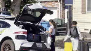 Cư dân San Bruno phàn nàn xe tự hành Waymo đưa khách đến SFO