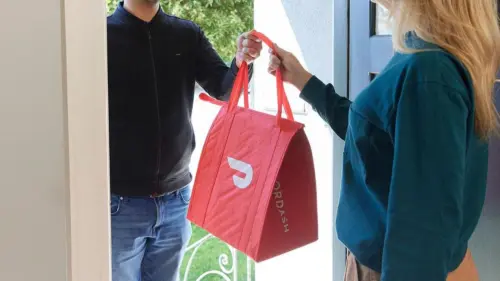 DoorDash sa thải tài xế sau khi lan truyền thông tin tiêu cực về Tổng Thống Donald Trump