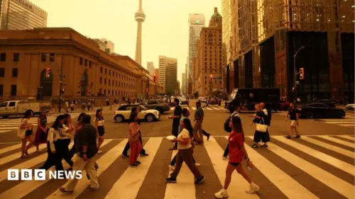 Khói từ cháy rừng Canada bao phủ các thành phố lớn ở Hoa Kỳ và Canada, gây ảnh hưởng đến sức khỏe