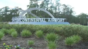 Bão tố buộc dừng chuyến bay tại phi trường Bush Intercontinental