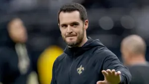 Cựu Quaterback Derek Carr Tiết Lộ Nhận Được Lời Mời Trở Lại Sân Cỏ