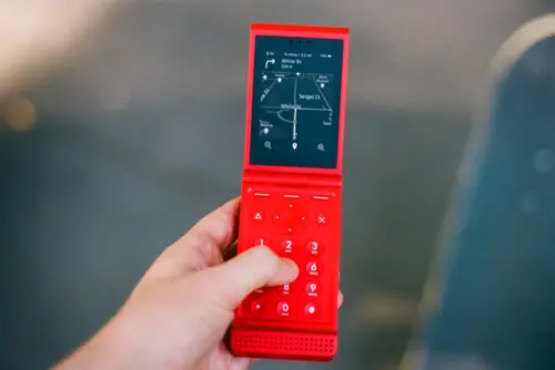 Light tung ra điện thoại nắp gập mới với giá phải chăng