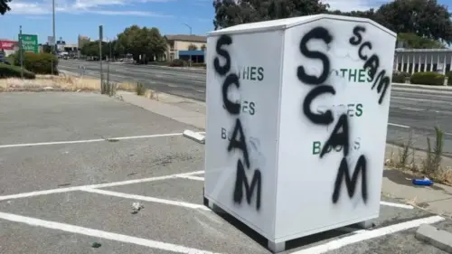 Hàng trăm thùng quyên góp không phép xuất hiện tại San Jose