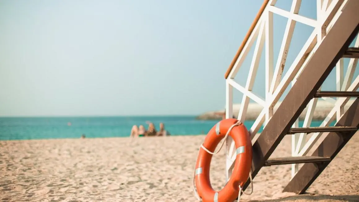 100 lượt cứu nạn ở Newport Beach giữa sóng lớn