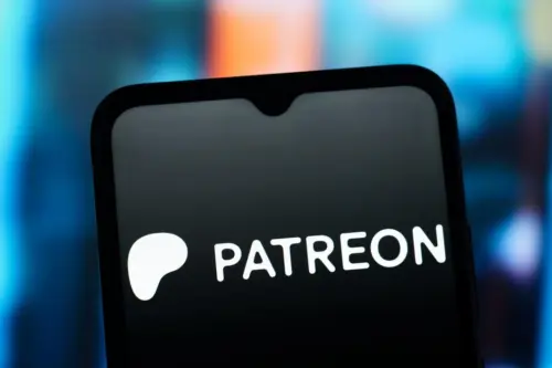 Patreon Sa Thải 20% Nhân Viên