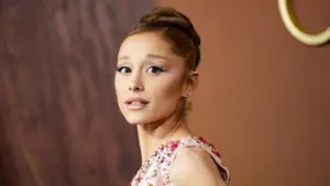 Ariana Grande kiện nhiều người vì cáo buộc trộm nhạc và tài liệu