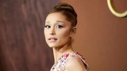 Ariana Grande kiện nhiều người vì cáo buộc trộm nhạc và tài liệu