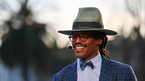 ESPN cắt đứt hợp đồng với Cam Newton, Ryan Clark cũng bị sa thải