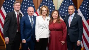 Cựu dân biểu Greg Stanton tái đắc cử tại Arizona, đánh bại làn sóng cấp tiến