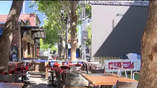 San Pedro Square, San Jose, chuẩn bị cho các buổi xem World Cup cuối cùng