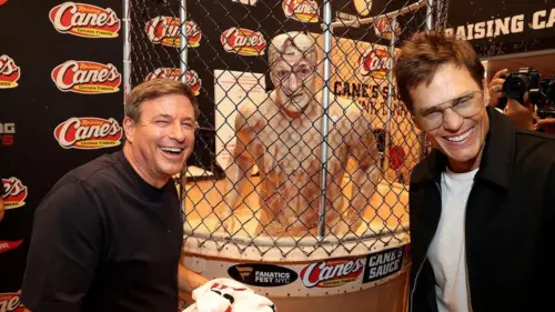 Tom Brady, Rob Gronkowski tham gia sự kiện dunk tank tại Fanatics Fest