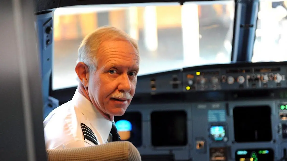 Phi công “Hạ cánh thần kỳ trên sông Hudson” Sully Sullenberger cho biết mắc bệnh Alzheimer