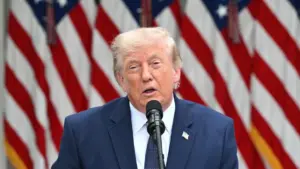 Tổng thống Trump sẽ không ký dự luật nhà ở lưỡng đảng để phản đối luật ID cử tri của đảng Cộng hòa