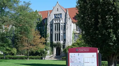 Đại học Chicago cấm điện thoại, laptop trong lớp luật năm nhất để khuyến khích tư duy độc lập