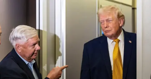 Thượng Nghị Sĩ Lindsey Graham Qua Đời Đột Ngột; Tổng Thống Trump Lệnh Treo Cờ Rủ