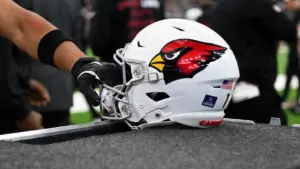 Giám đốc tuyển chọn của Arizona Cardinals bị đình chỉ vô thời hạn vì vi phạm chính sách cờ bạc của NFL