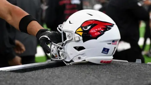 Giám đốc tuyển chọn của Arizona Cardinals bị đình chỉ vô thời hạn vì vi phạm chính sách cờ bạc của NFL