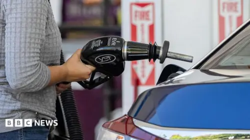 Giá dầu vượt ngưỡng 100 đô la lần đầu tiên kể từ tháng 5