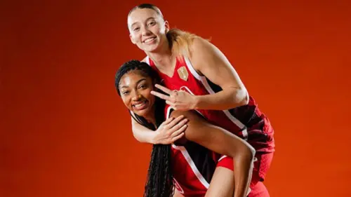 Người hâm mộ WNBA phản đối quy tắc kép sau khi Angel Reese trả lời mập mờ về lời đề nghị của Paige Bueckers