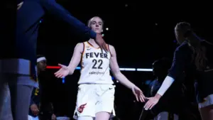 Nhà báo ESPN đổ lỗi cho phân biệt chủng tộc về vụ bắt giữ của mình, nhưng nói rằng phân biệt chủng tộc không phải là nguyên nhân của sự thù địch với Caitlin Clark