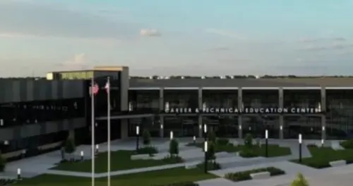 Trung tâm Giáo dục Nghề nghiệp Lamar CISD Chuẩn bị cho Học sinh Bước vào Lực lượng Lao động
