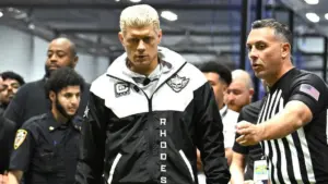Võ sĩ WWE Cody Rhodes bị chỉ trích vì màn đá phạt tệ hại tại Fanatics Fest