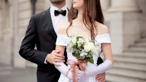 Hôn Lễ Tại Tòa Thị Chính Lên Ngôi Khi Nhiều Cặp Đôi Bỏ Qua Lễ Cưới Truyền Thống Tốn Kém