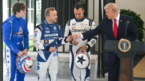 Tổng Thống Donald Trump đón các tay đua IndyCar tại Tòa Bạch Ốc