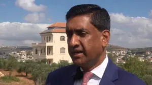Dân biểu Ro Khanna bị định cư Do Thái bao vây ở Bờ Tây