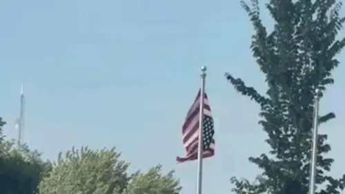 Cờ Mỹ bị treo ngược tại lễ kỷ niệm của người Somali ở Minnesota gây ra làn sóng phẫn nộ